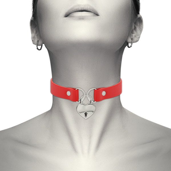 COQUETTE CHIC DESIRE COLLAR CUERO VEGANO ROJO ACCESORIO CORAZÓN CON LLAVE - Imagen 2